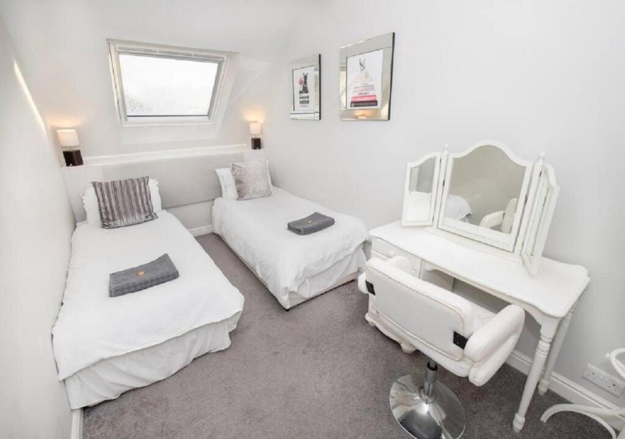Sandmartin - Top Floor 3-Bed Apartment Sea Views & Parking Scarborough Exteriér fotografie